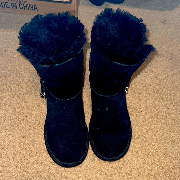 Ugg middle boots with Bailey button UGG charm - Picture 2 of 6